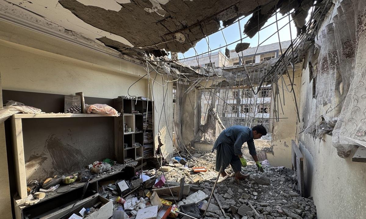 Paquistão bombardeia Cabul e declara "guerra aberta" ao Afeganistão