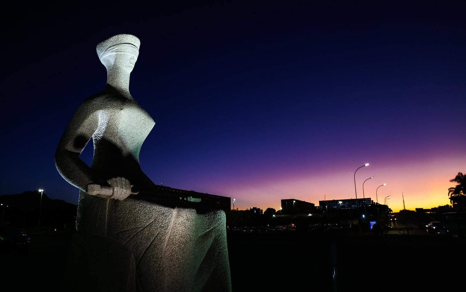 Como surgiram os penduricalhos? Da 'corte do rei' no Brasil colônia a moeda de troca na Reforma da Previdência, conheça a História