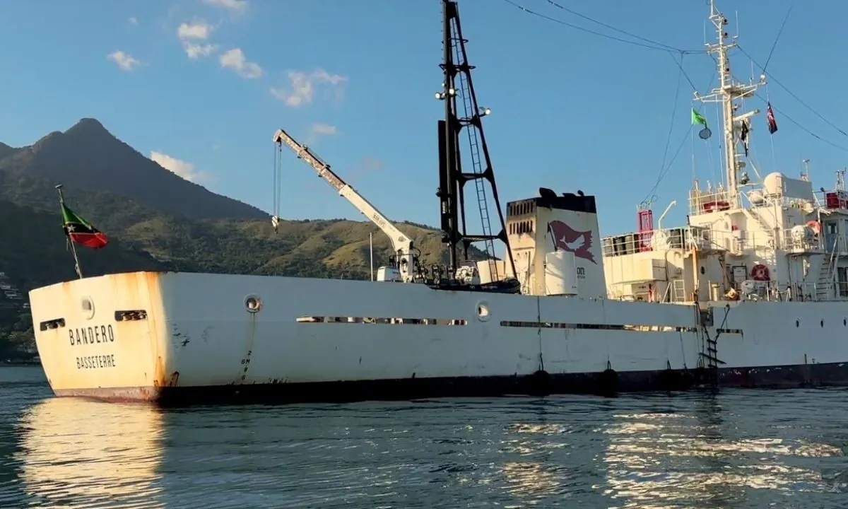 Navio japonês contra pesca ilegal abre visitação em Ilhabela