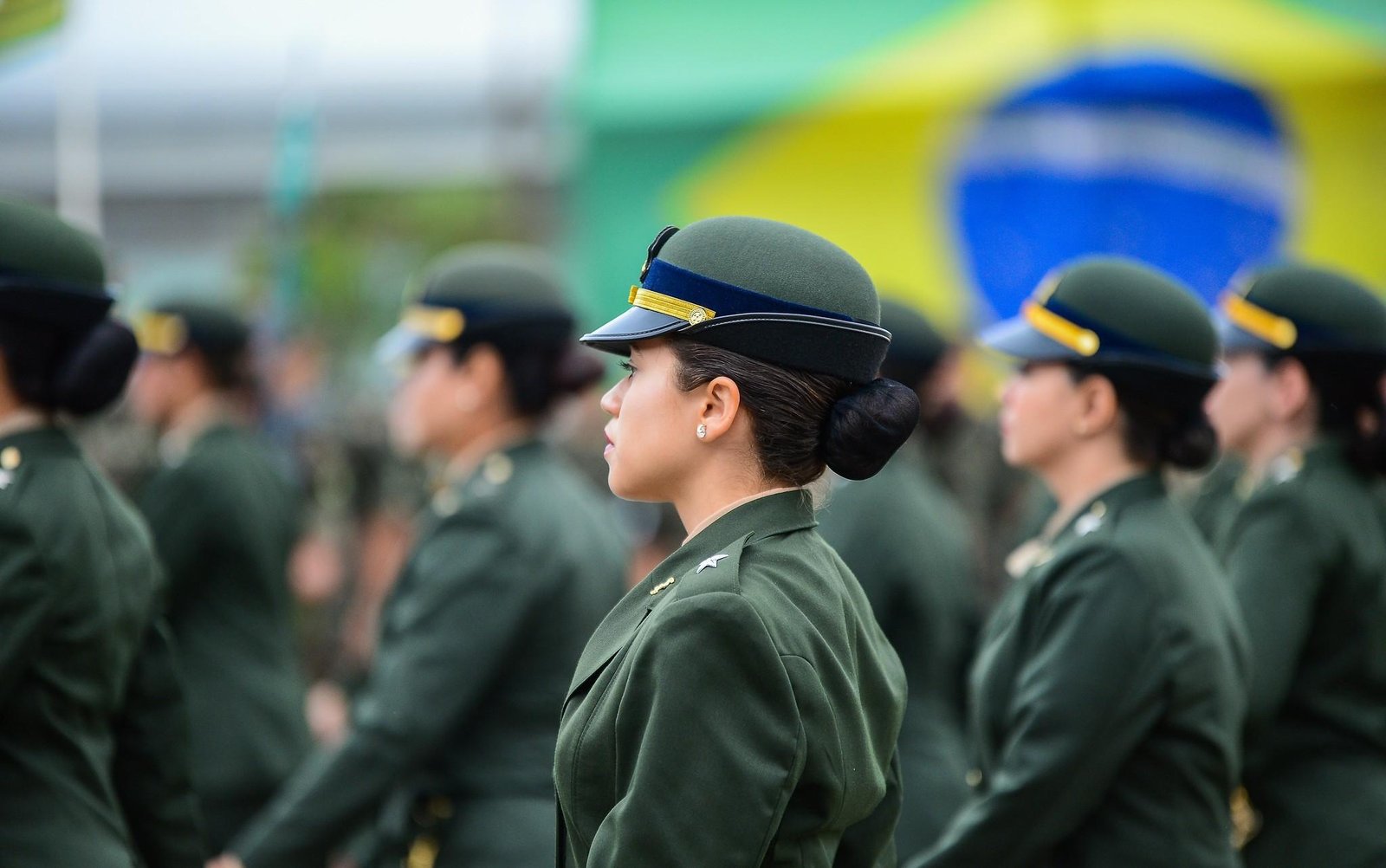 Primeira turma de combatentes mulheres do Exército Brasileiro | G1
