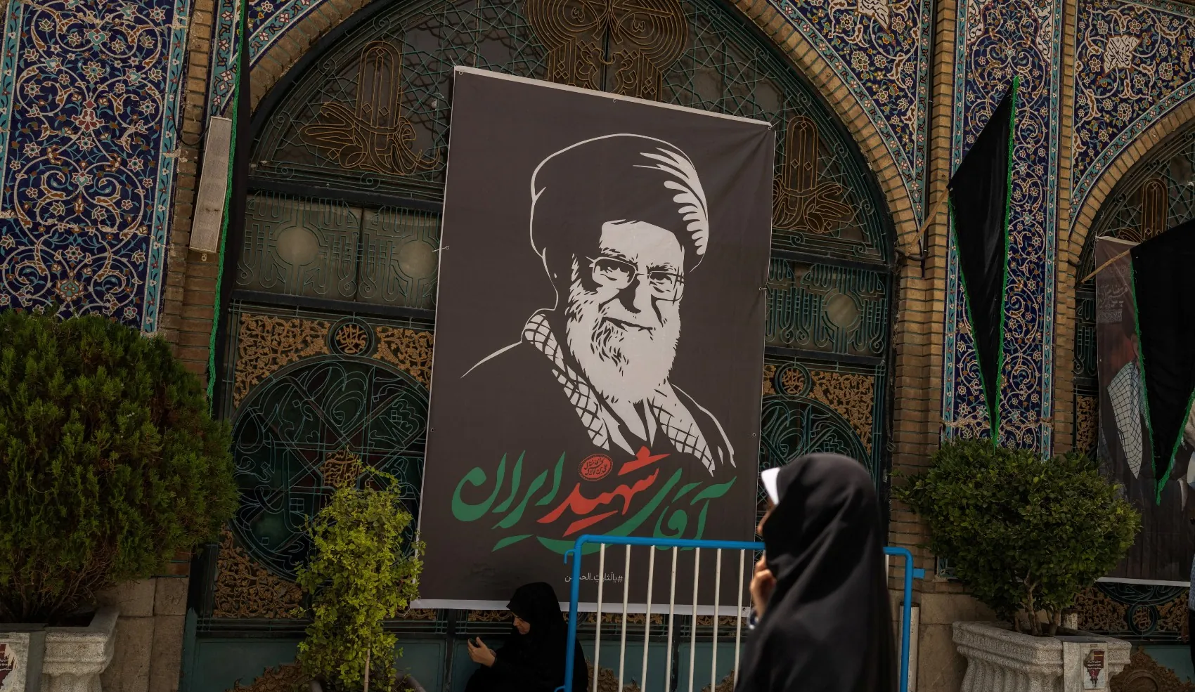 Irã reforça segurança e adverte EUA e Israel sobre ataques ao país antes do funeral de Ali Khamenei