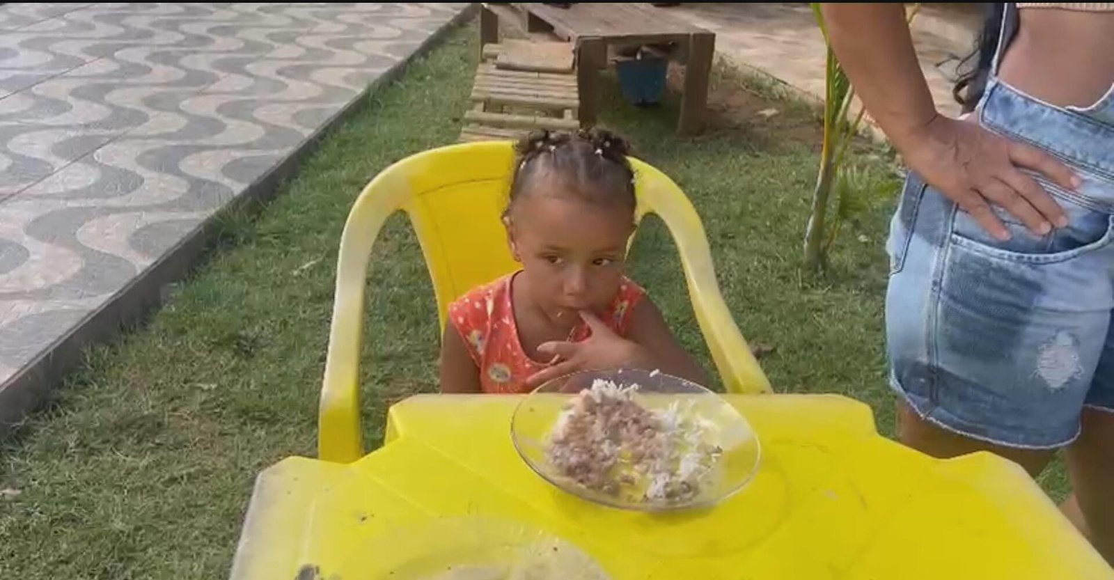 Família faz almoço para comemorar reencontro de menina autista em MG | G1