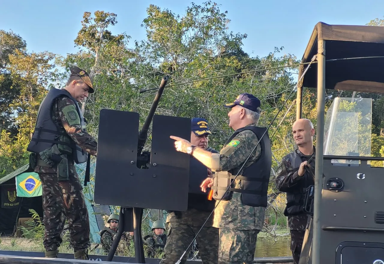 Mais de 15 toneladas de drogas são apreendidas em operação militar na fronteira do Amazonas com o Peru