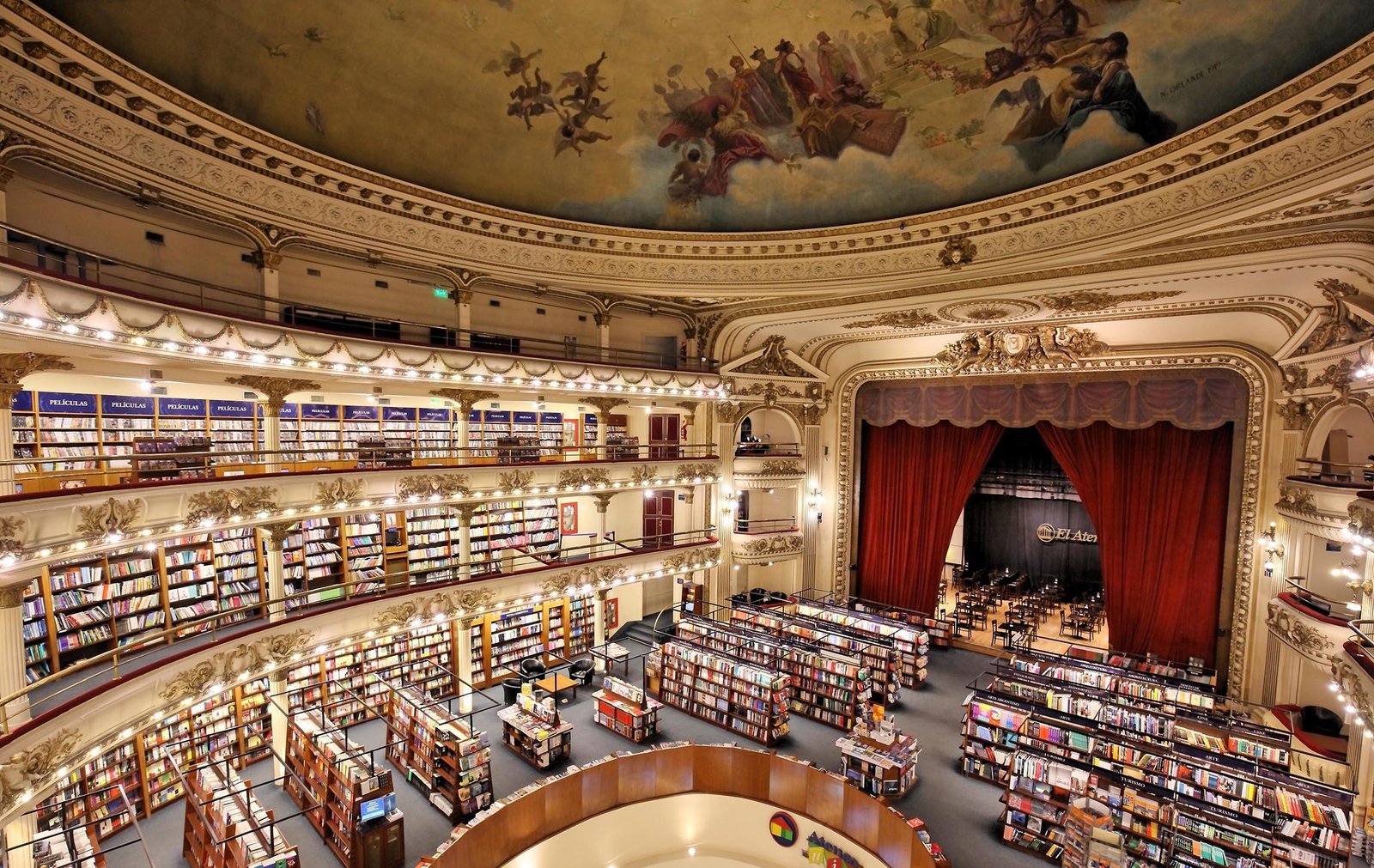 De Tóquio a Lisboa, as livrarias que valem uma visita nas férias