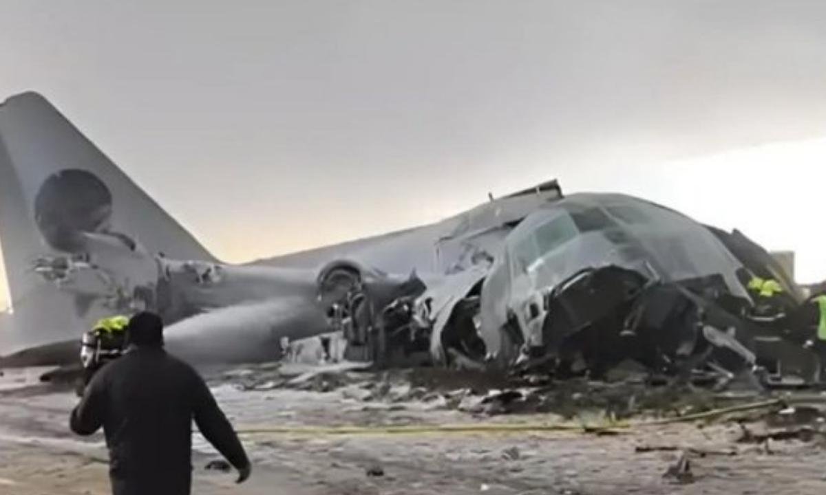 Avião da Força Aérea da Bolívia cai e deixa ao menos 15 mortos