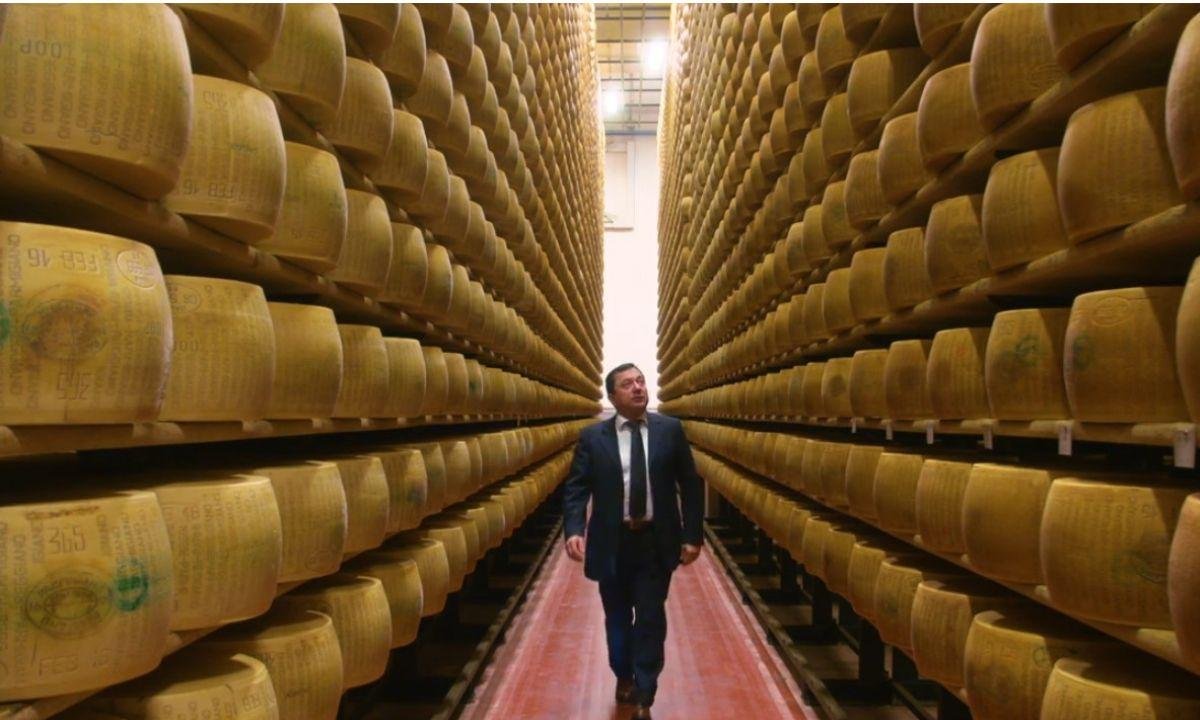 Banco italiano aceita parmesão como garantia de empréstimo; entenda