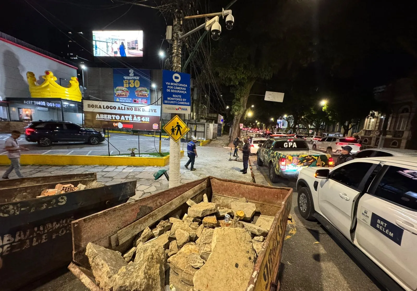 Prefeitura de Belém multa fast-food em R$ 30 mil por destruir calçada histórica na av. Nazaré