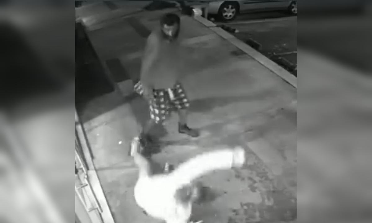 Catador dá soco em mulher em frente a distribuidora em Águas Claras