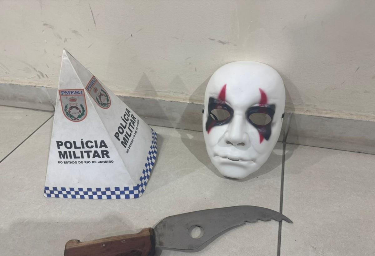 Jovem mascarado é preso por ameaçar mãe e irmão autista em Valença | G1