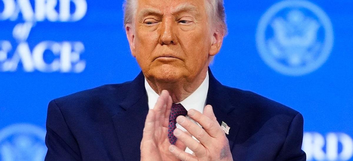 Trump diz que ‘vigia’ o Irã e envia frota ao Golfo