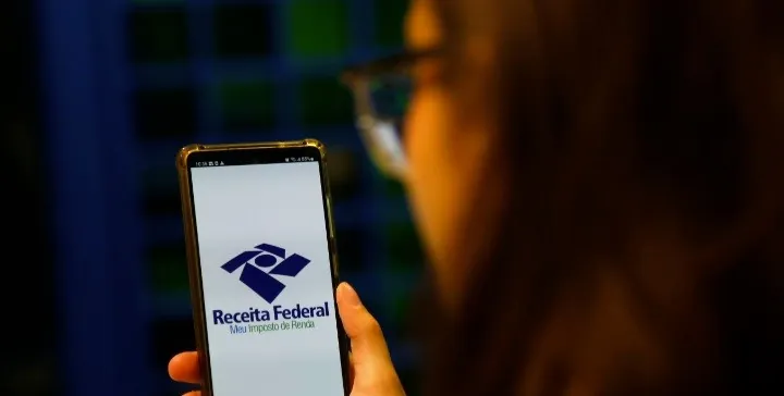 Quem recebe a restituição do Imposto de Renda 2026? Veja como consultar