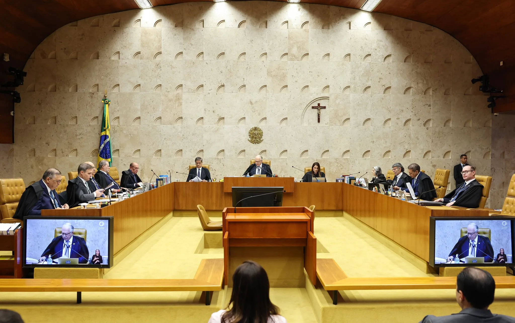Ministros do STF se portam de forma incompatível com a Corte, diz jurista