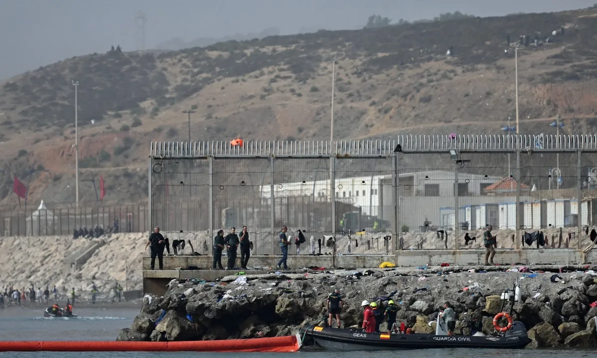 Espanha anuncia 'normalidade' em Ceuta e pede reunião urgente sobre migração