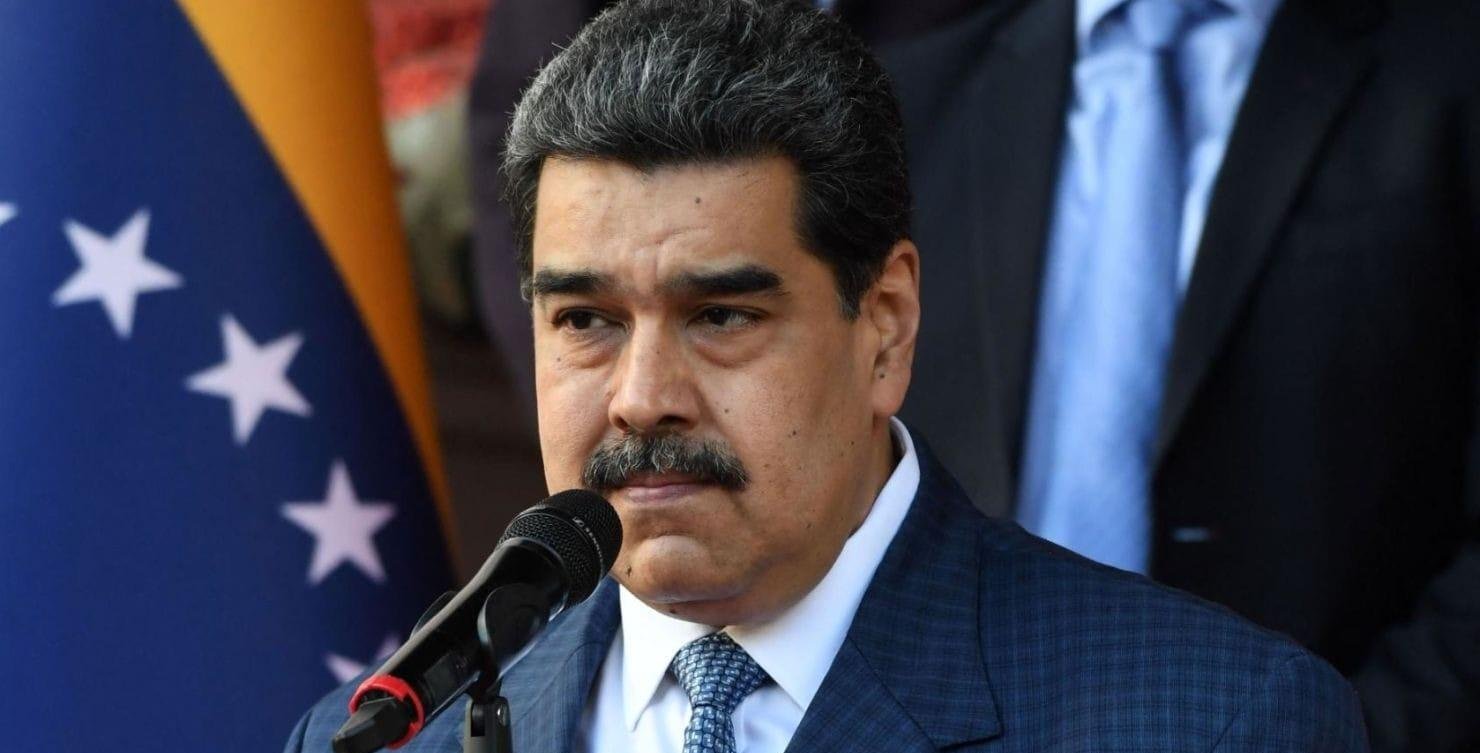 Nicolás Maduro chega aos Estados Unidos após ser capturado neste sábado (3)