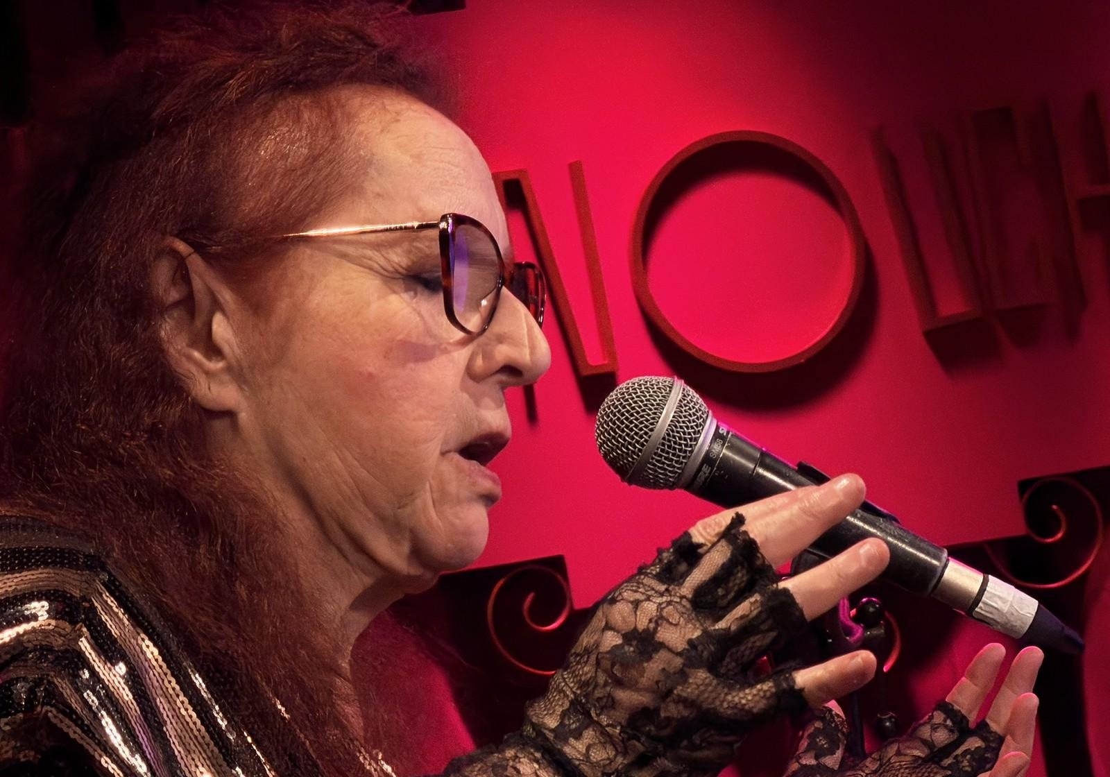 Cida Moreira canta Angela Ro Ro com a devoção dos loucos e poetas que não abrem concessão | G1