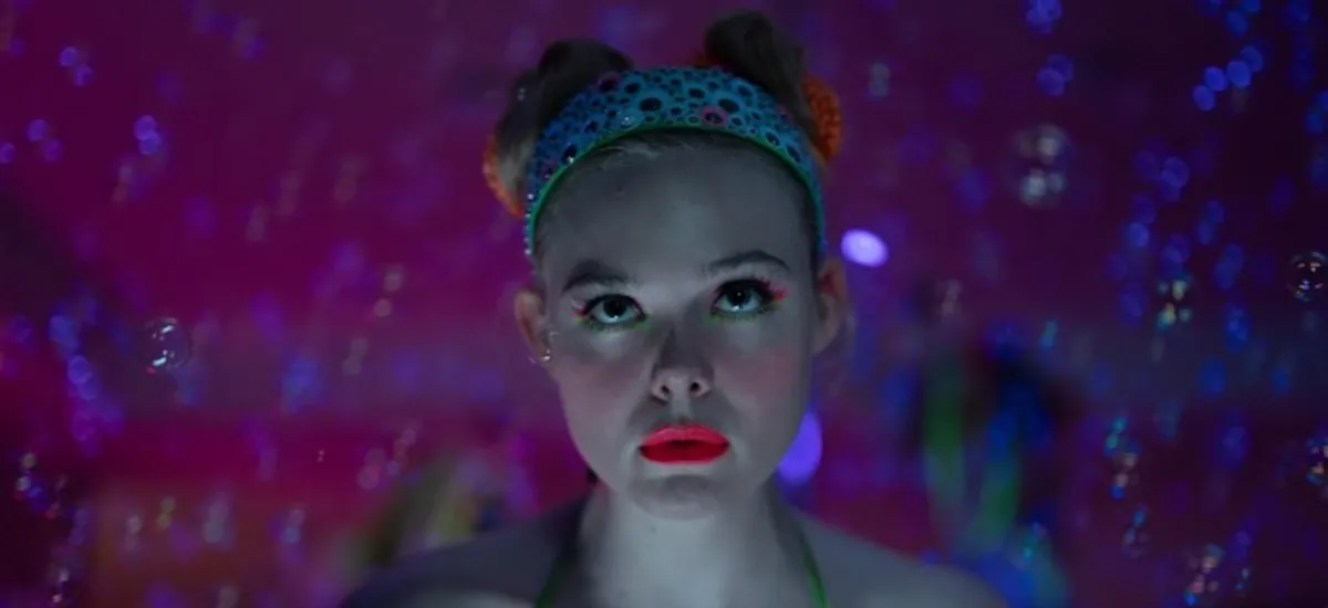 Elle Fanning revela por que criou conta no OnlyFans; atriz estrela nova série da Apple TV+