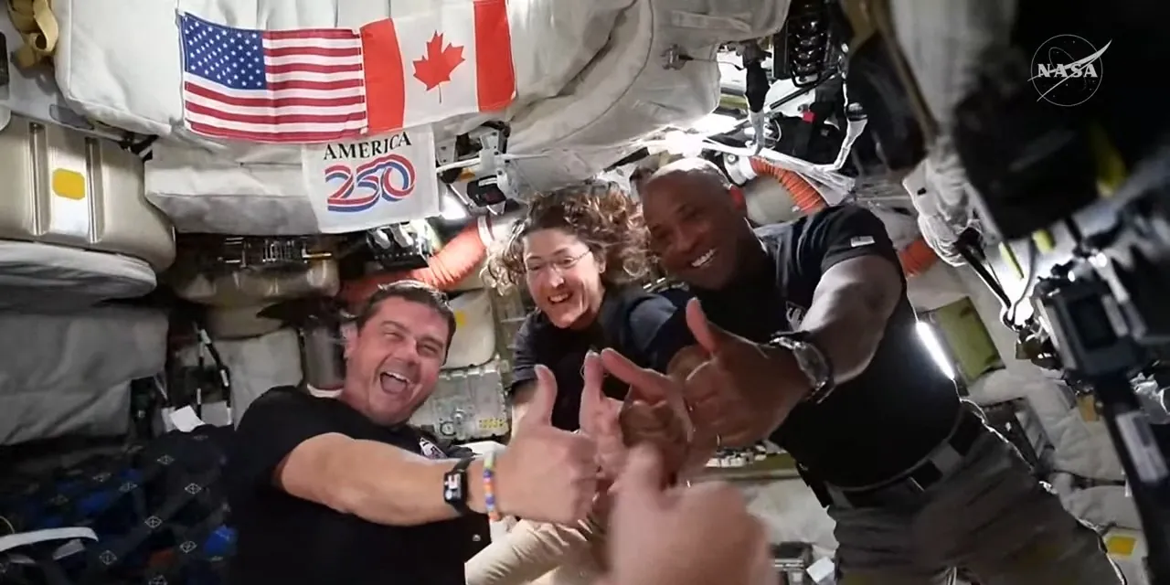 Artemis II: após sobrevoarem a Lua, astronautas se preparam para retorno à Terra, em viagem que deve durar quatro dias