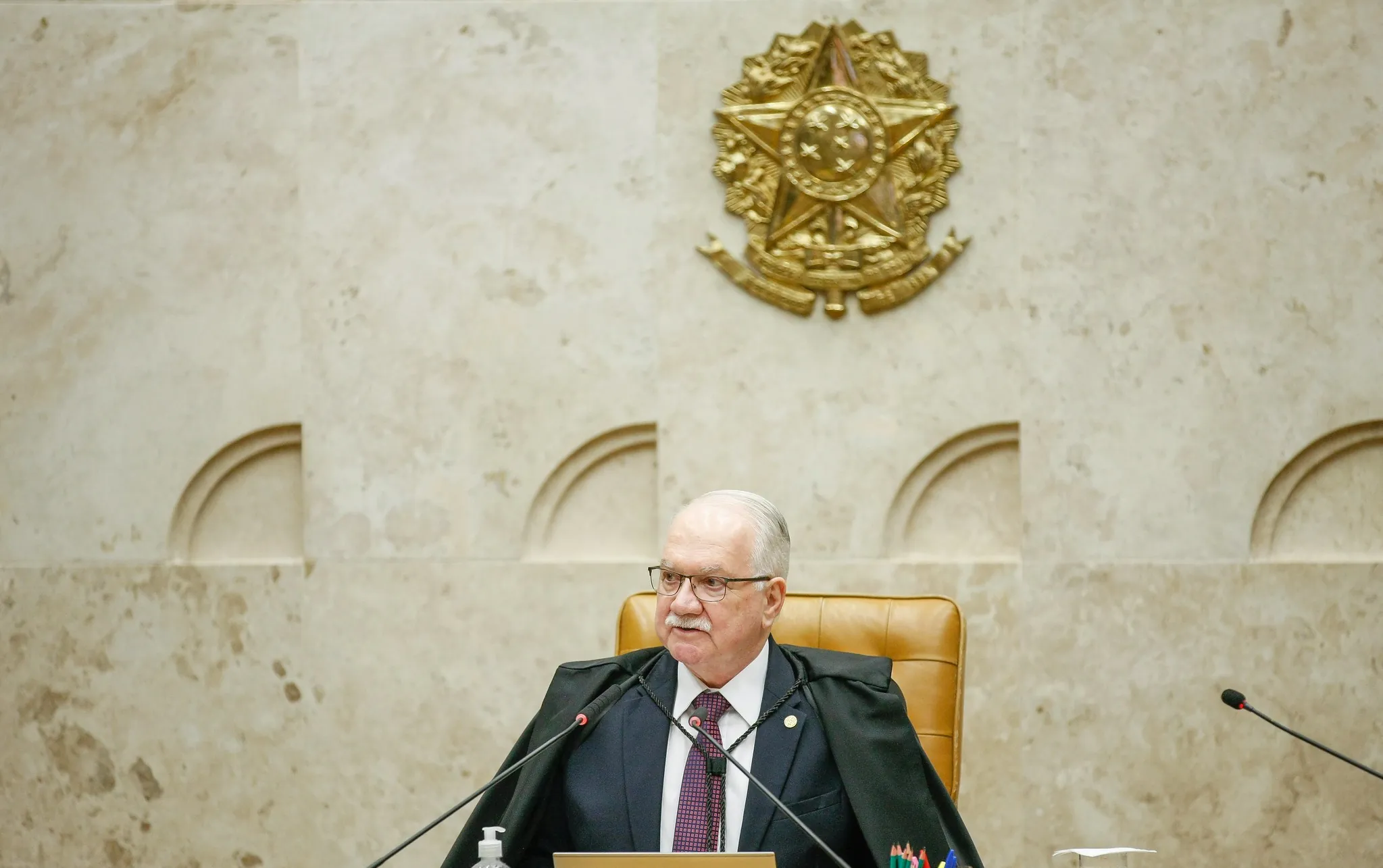 Críticas ao STF fortalecem a democracia e não fragilizam a instituição, diz Fachin
