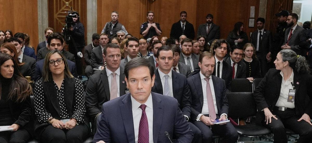 Secretário de Estado dos EUA defende relação com Delcy em depoimento sobre Venezuela