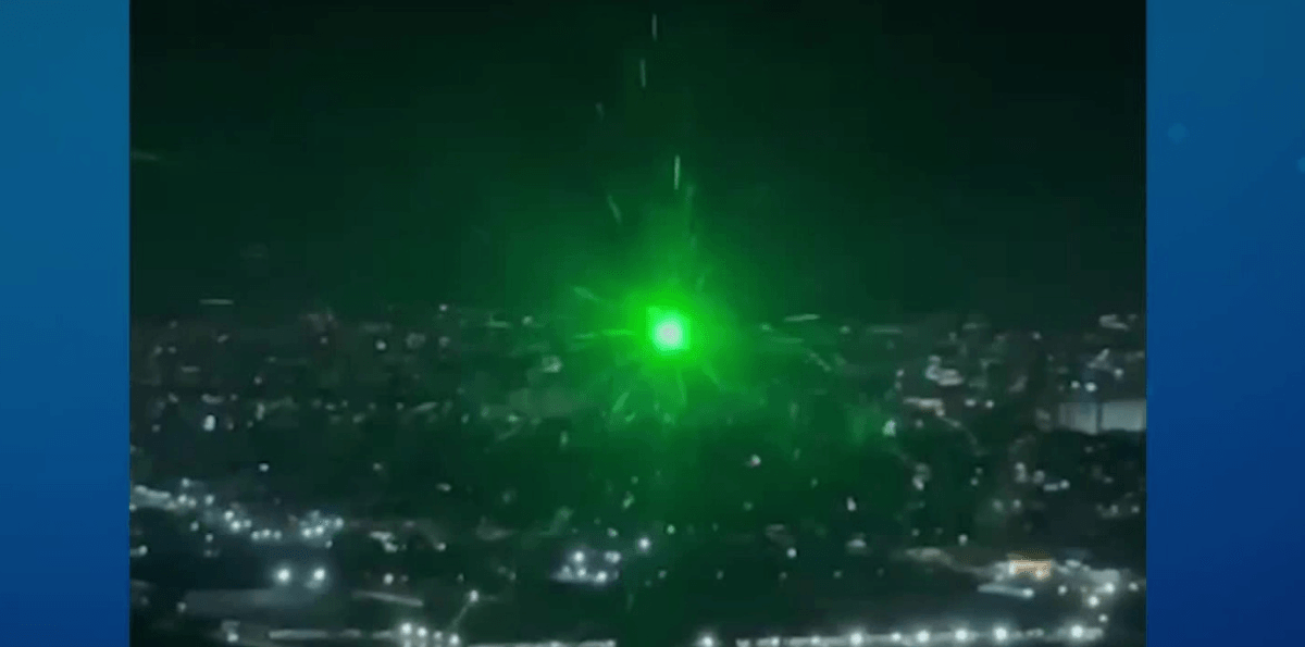 Apontar laser para aviões é crime e coloca vidas em risco, alerta professor