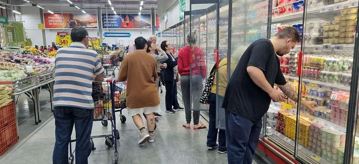 Trabalho no feriado: o que muda para farmácias, supermercados, comércio e outros setores afetados por nova regra em vigor