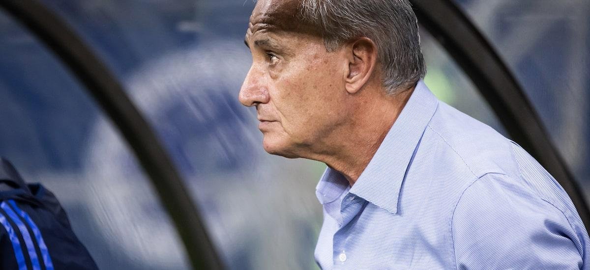 Tite, diretoria e jogadores do Cruzeiro se reúnem com torcida organizada antes de decisão do Mineiro