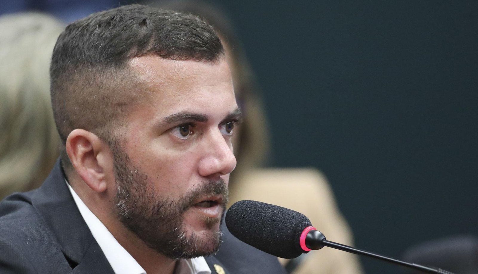 Oposição protocola pedido de CPMI do Banco Master