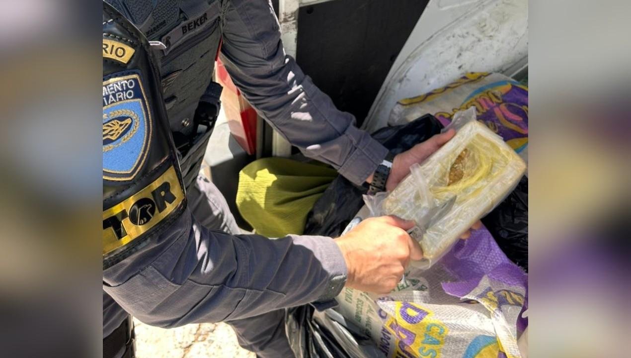 Trio é preso em flagrante com mais de 400 kg de cocaína em Porangaba | G1