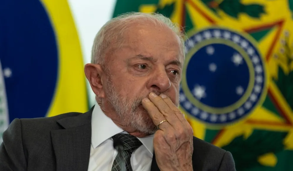 Sob pressão nas pesquisas, Lula amplia embate com Flávio e critica postura de adversário em relação aos Estados Unidos