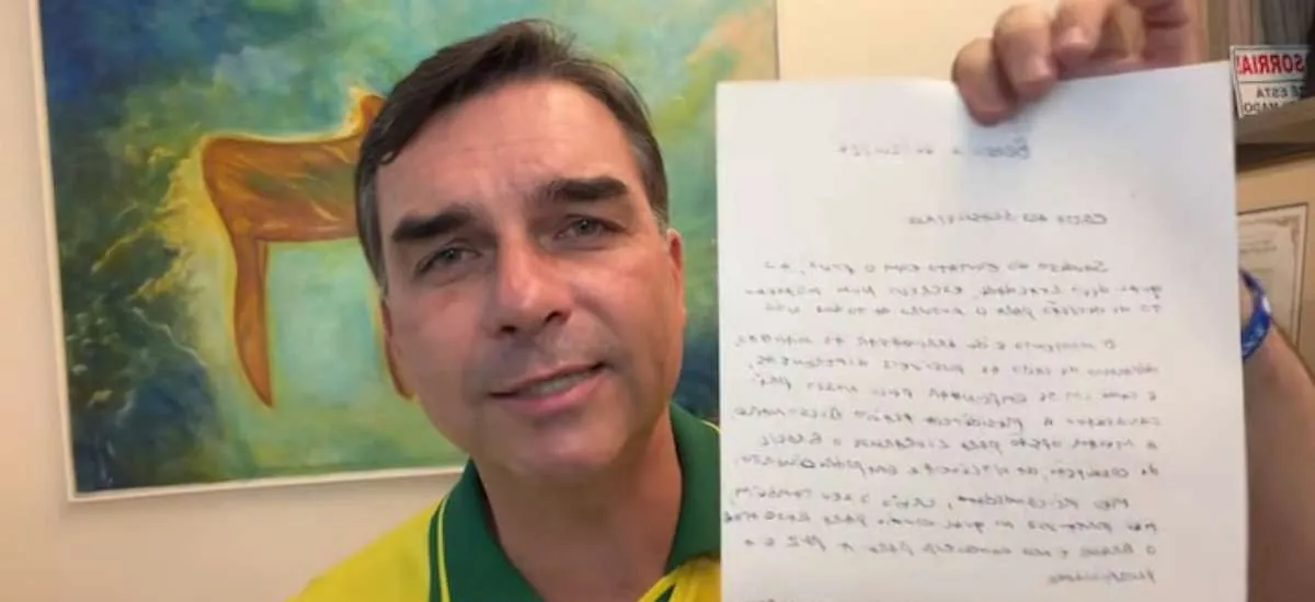 Moraes mantém Bolsonaro em prisão domiciliar, mas proíbe visitas e manifestos políticos e eleitorais