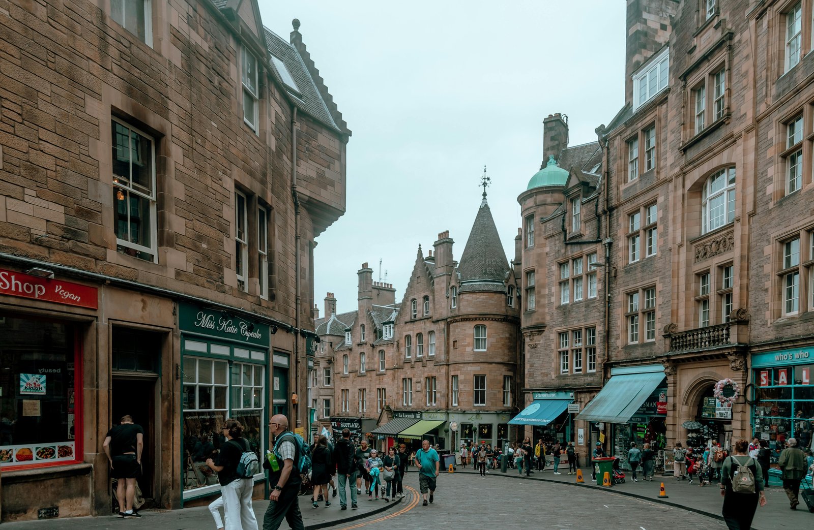 Razões humanitárias: preso solto por doença considerada terminal segue vivo 10 anos depois na Escócia; entenda