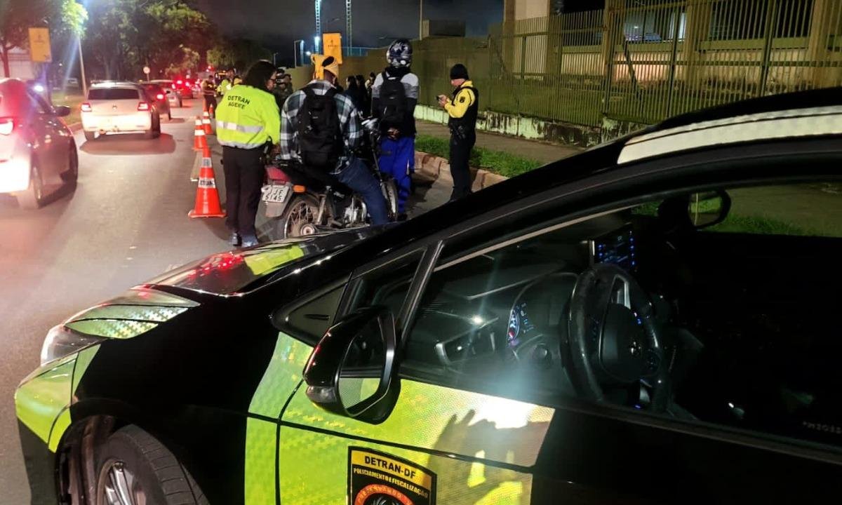 Operação do Detran flagra 17 motociclistas sem CNH e um alcoolizado