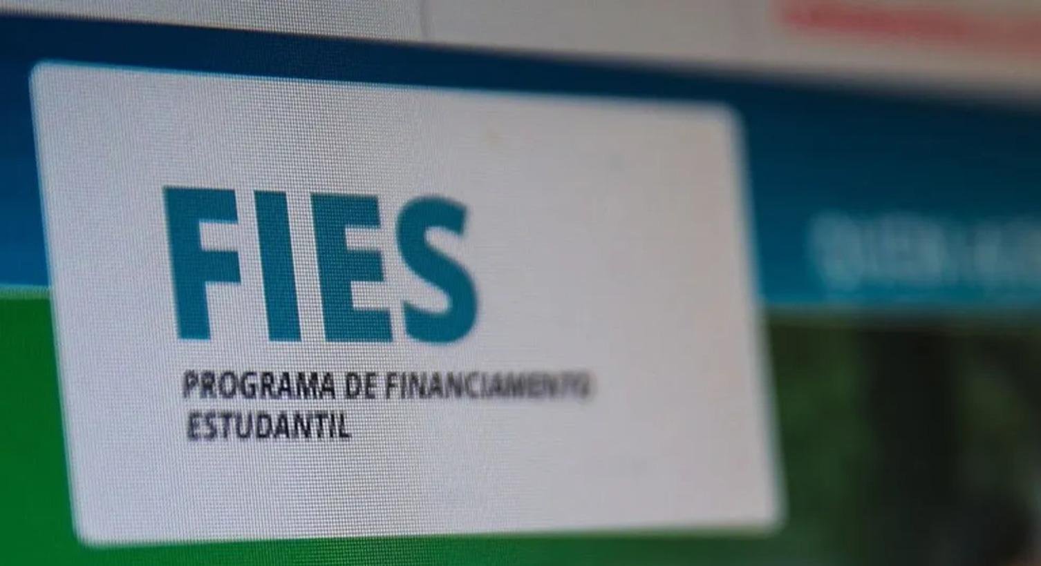 Fies: estudantes relatam dificuldade para inscrições no primeiro dia