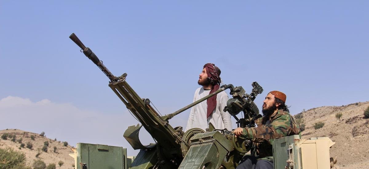 Paquistão diz que bombardeios no Afeganistão deixaram quase 300 mortos e mais de 400 feridos