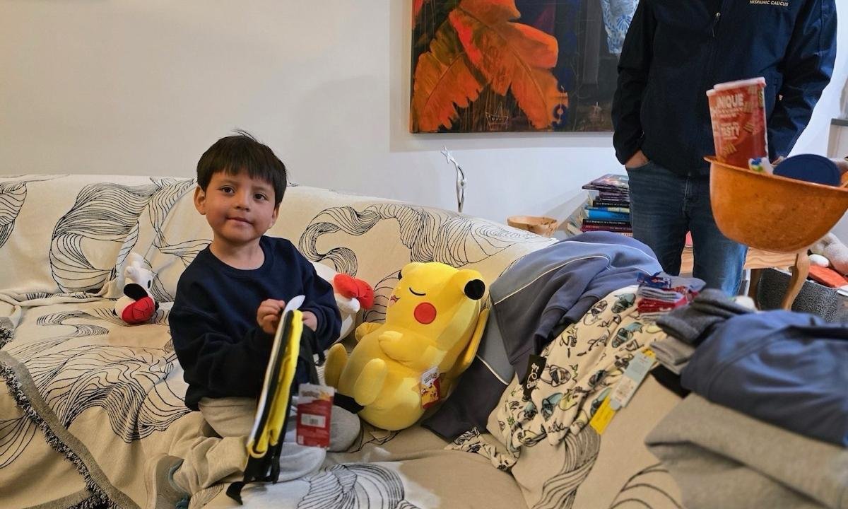 Menino de 5 anos preso pelo ICE volta para casa; veja fotos