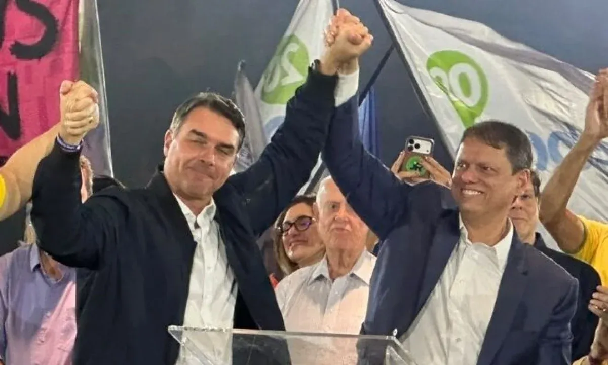 Flávio e Tarcísio acenam às mulheres como estratégia em convenção