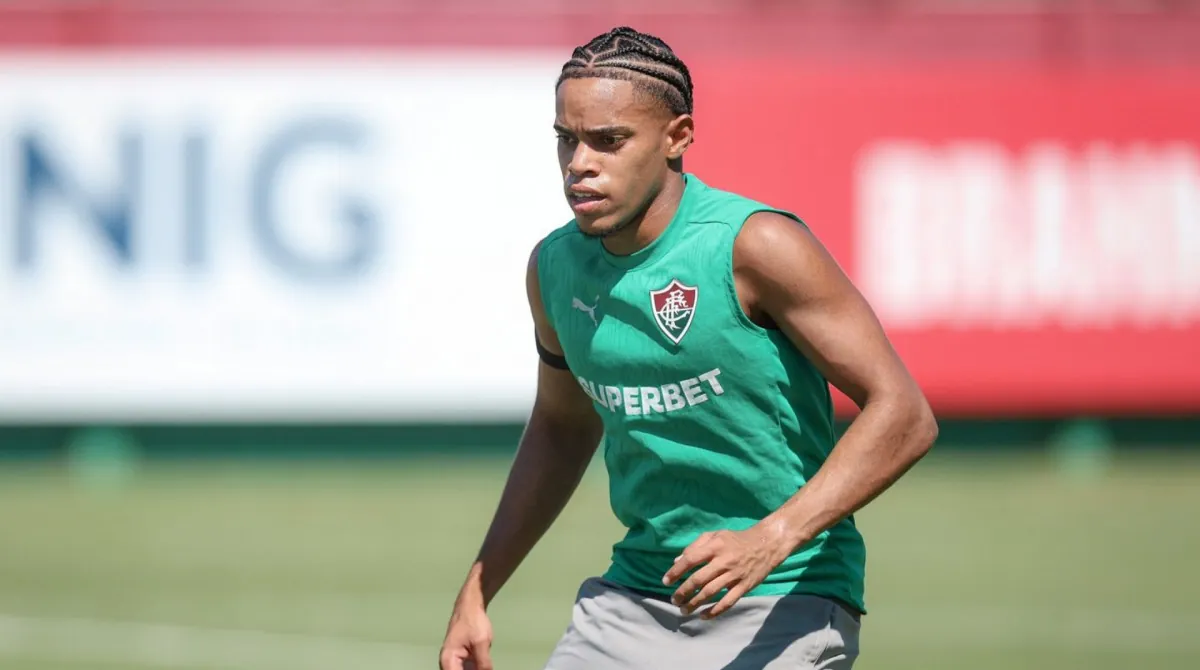 Matheus Reis rompe ligamento do joelho e não joga mais pelo Fluminense neste ano