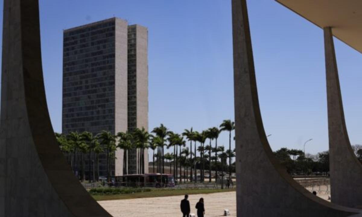 Congresso volta do recesso em sessão conjunta com Fachin e Rui Costa