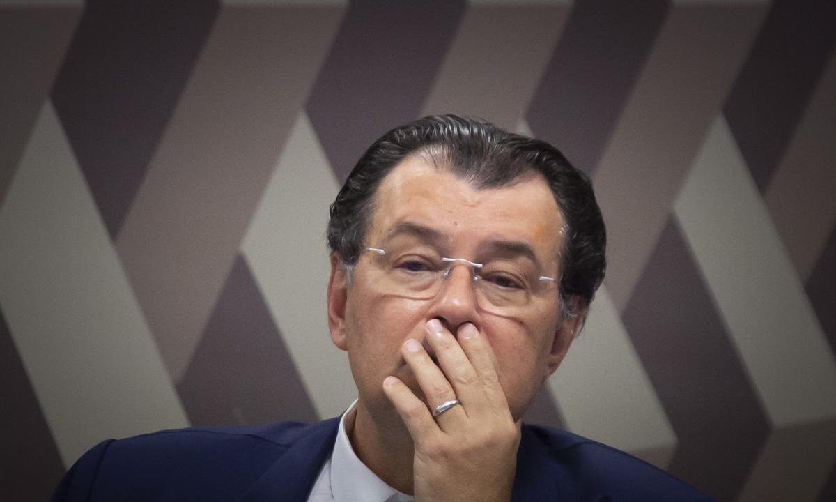 Candidatura de prefeito de Manaus complica Eduardo Braga no Amazonas