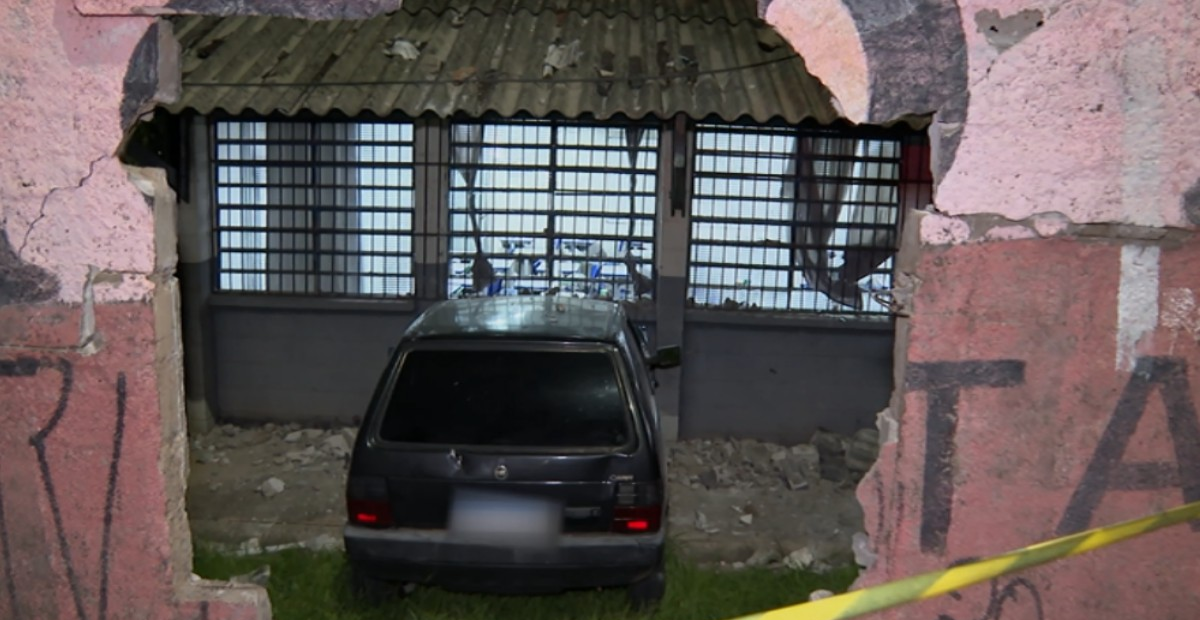 Carro invade escola e danifica sala de aula em Hortolândia | G1