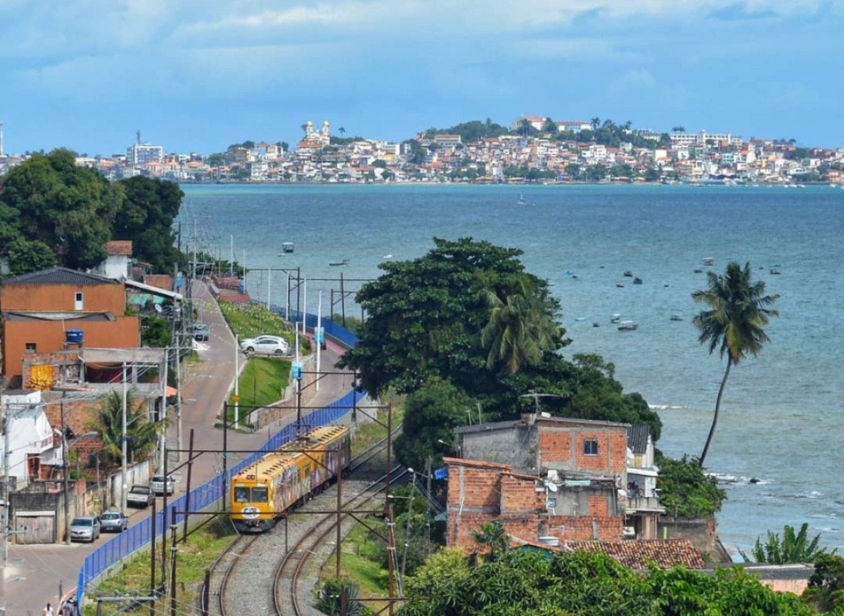 Sete pessoas são resgatadas após barco naufragar em Salvador | G1
