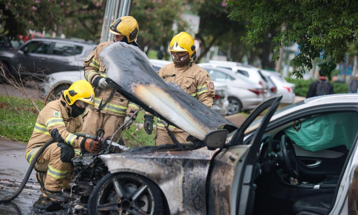 Carro pegando fogo? Veja as causas e sinais que indicam riscos de incêndio