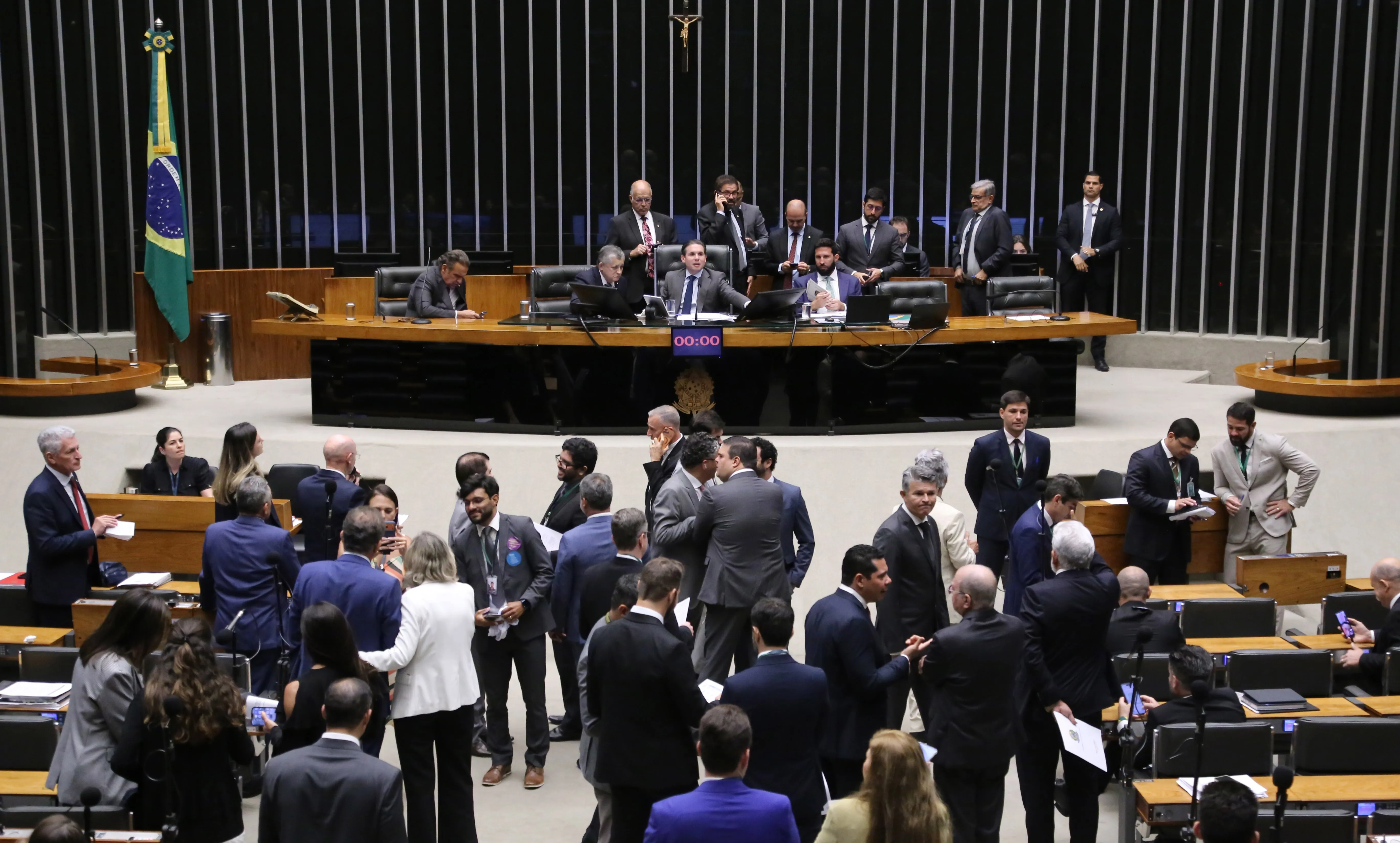 Câmara aprova gasto mínimo para assistência social, mas altera texto a pedido do governo para reduzir impacto fiscal