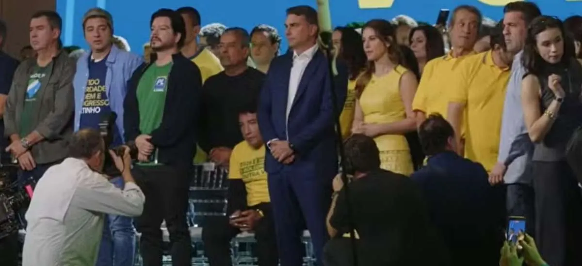 Veja discurso de Flávio Bolsonaro sobre continuidade do projeto da Direita