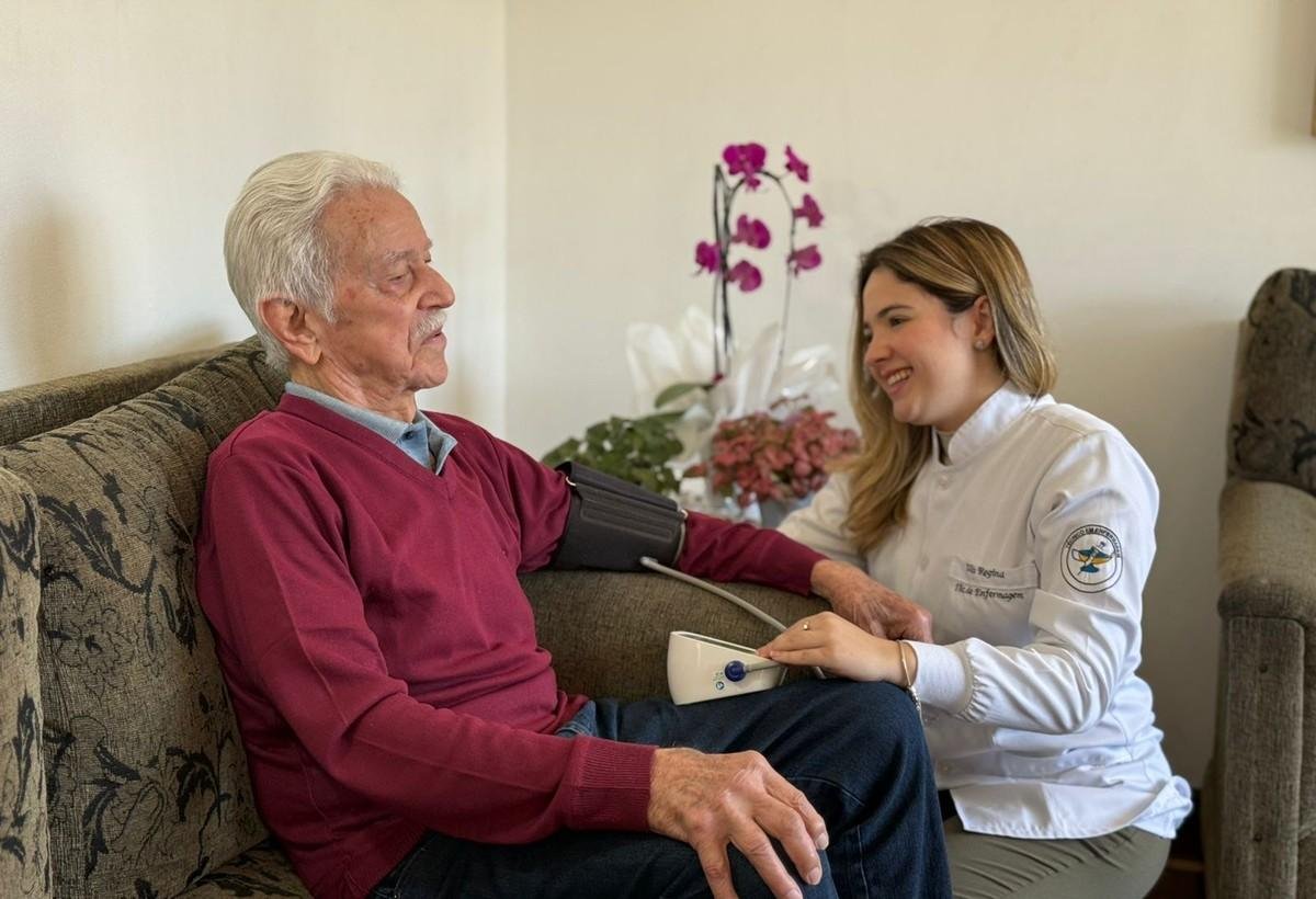 Quedas em casa lideram internações de idosos no Brasil