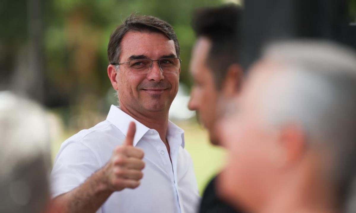 Flávio fala de identidade de Tarcísio: "Saiu da costela de Bolsonaro"