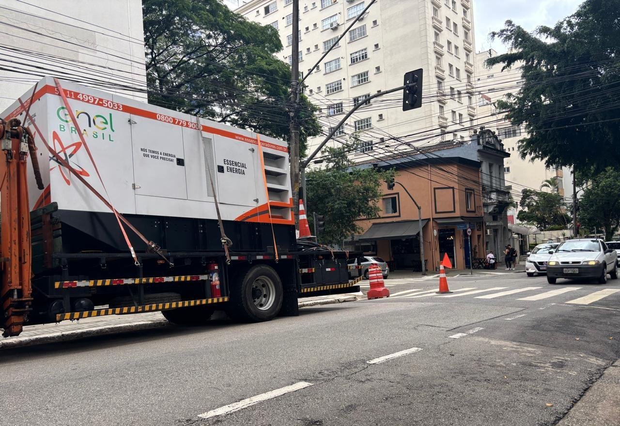 Apagão ultrapassa 30h: Comerciantes correm atrás de geradores e moradores enfrentam dificuldade com portarias no centro de SP