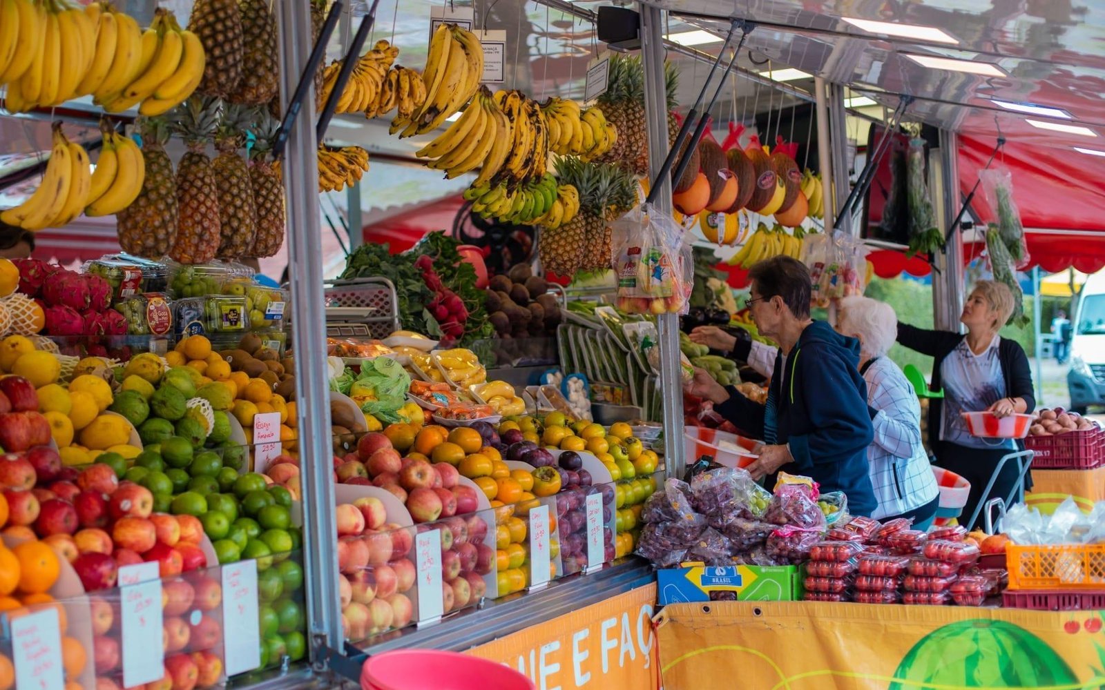 Preços do arroz, tomate e leite ajudam a segurar a alta da inflação