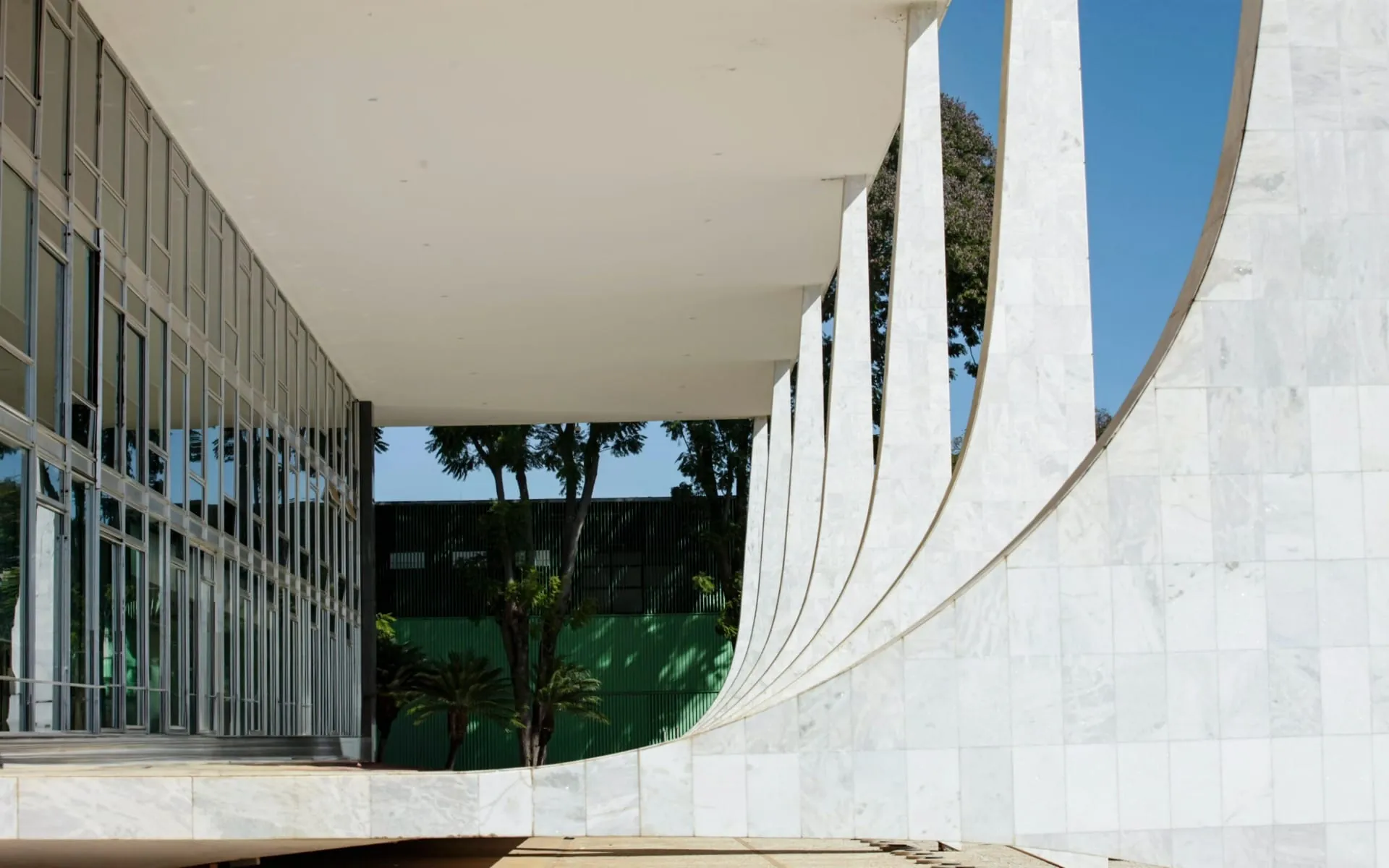 Entidades criticam decisão do STF que mantém penduricalhos acima do teto