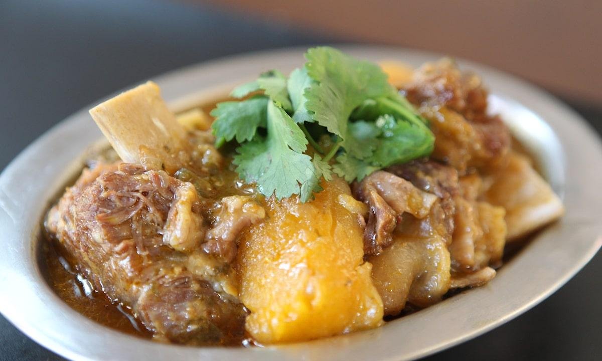 Receita fácil de vaca atolada com costela bovina e mandioca